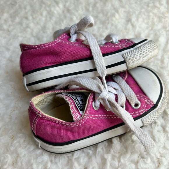 COPY - Toddler Converse Allstars Fuchsia tennis shoes sneakers Size 4 - Picture 9 of 9